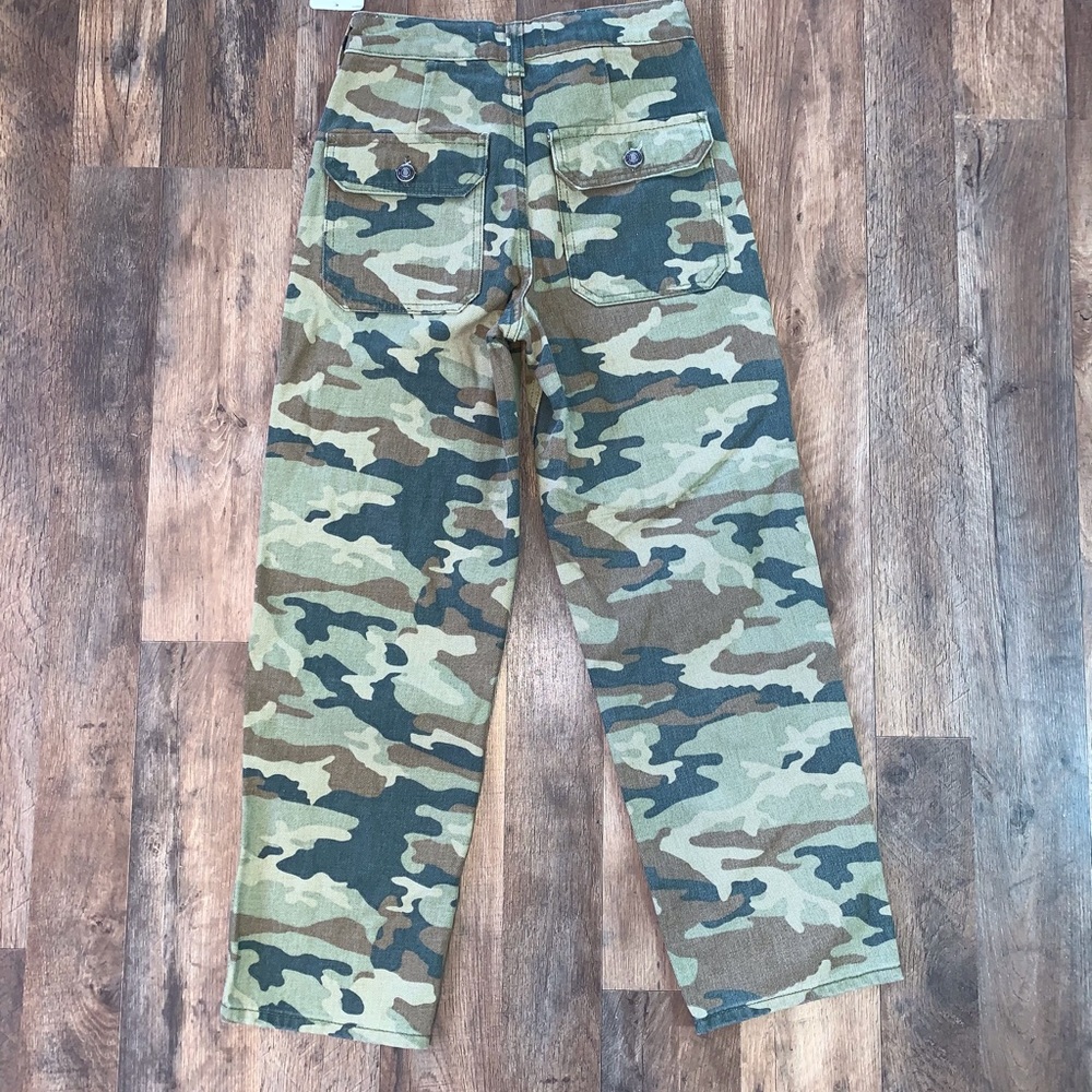 Adorable NWT We The Free Remy Camo Crop Jeans❣️ - Picture 6 of 6